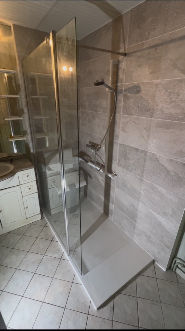 Salle de bains accessible